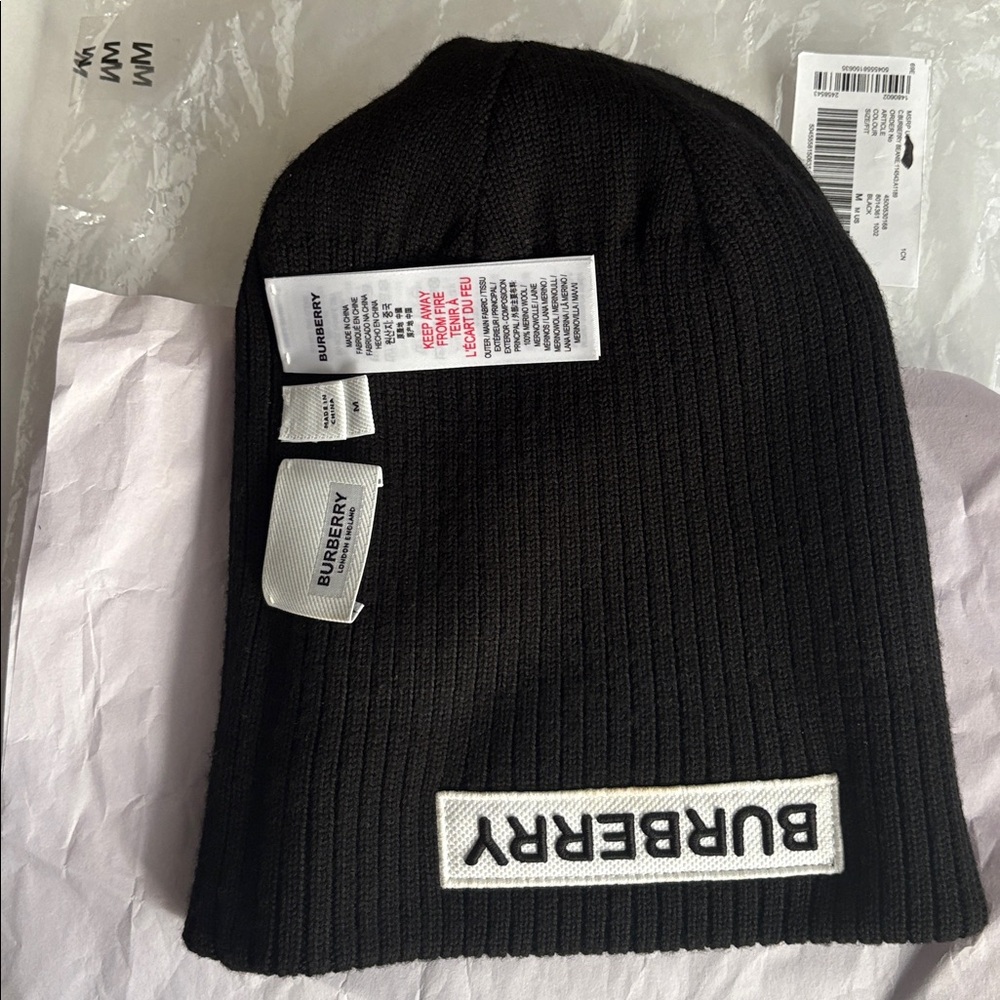Burberry Black Ribbed Beanie logo unisex size medium like new used once - Picture 3 of 7
